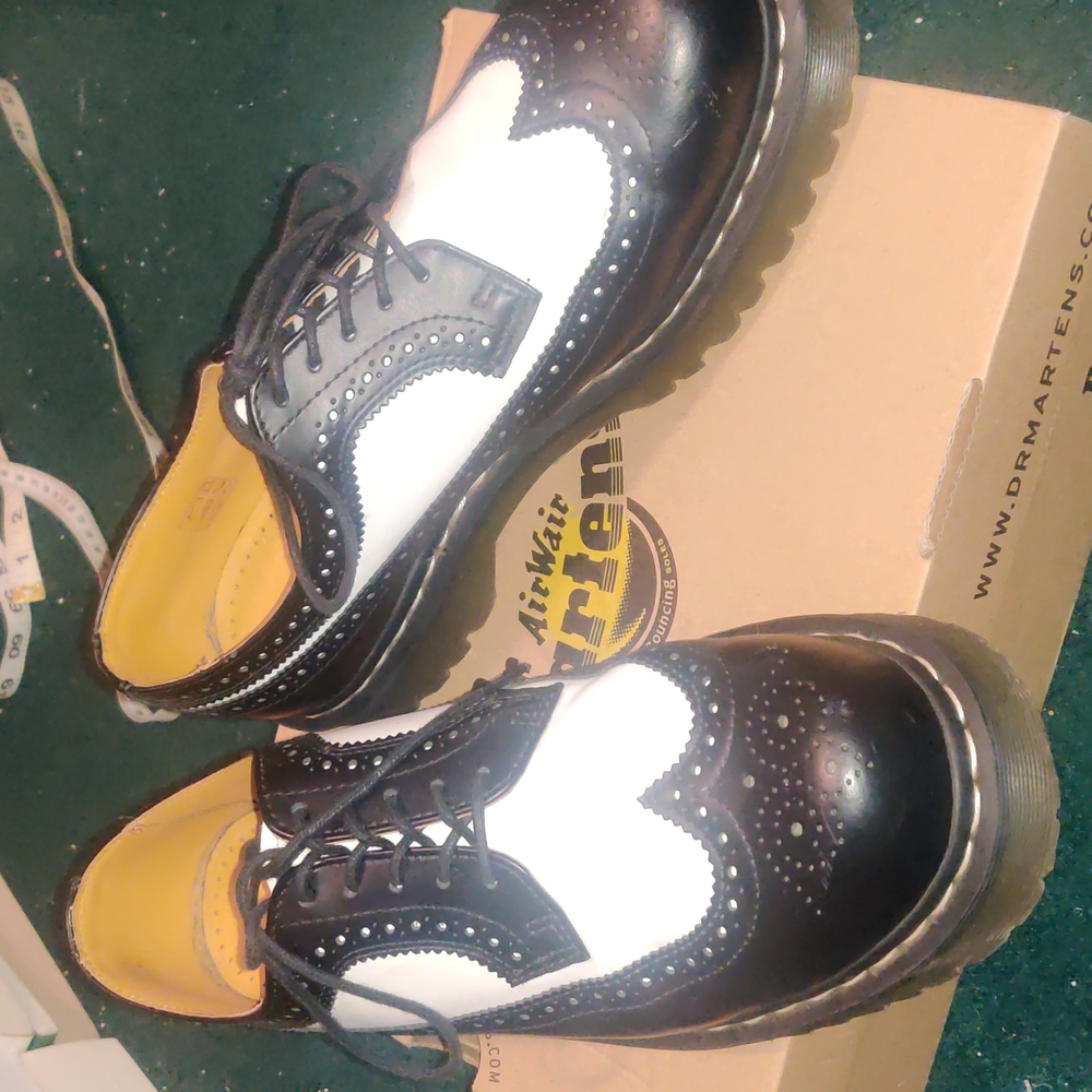 Doc Martens 10458 Two-tone wingtip. Black/White Sz 10 US Men's.